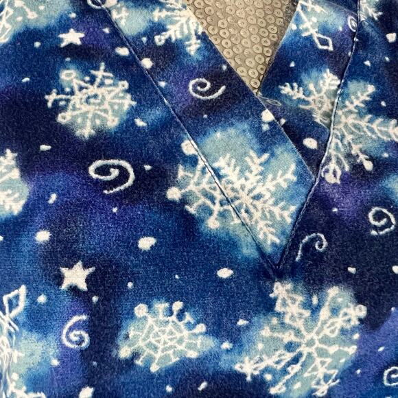 UA Scrubs Winter Snowflake Set Women's Small Top Pants Pockets Nursing Medical - Picture 8 of 10